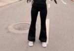 JEANS FLARE NEGRO PUSH UP - Imagen 2